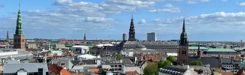Blick über die Dächer von Kopenhagen, einem Einsatzort der A Plus Detektei in Dänemark.