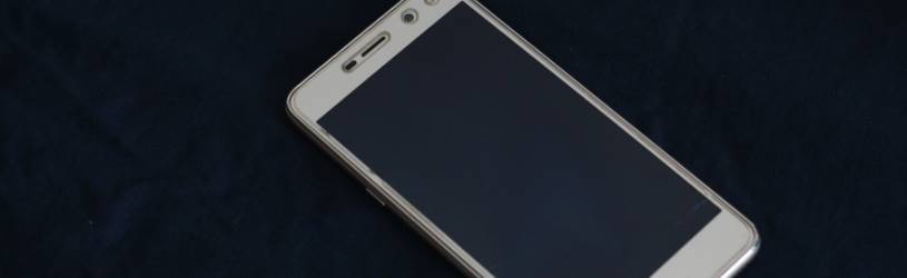 Spezialisten überprüfen Handys auf Wanzen und Schadsoftware