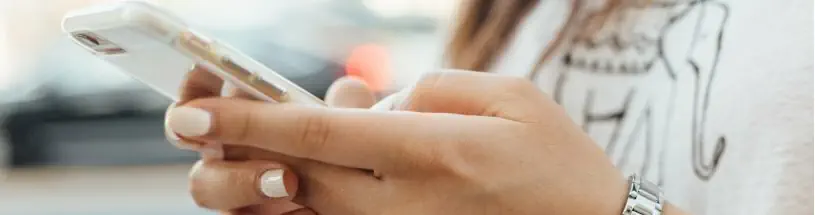 Die vermehrte nutzung des Handys können ein Zeichen für Untreue sein