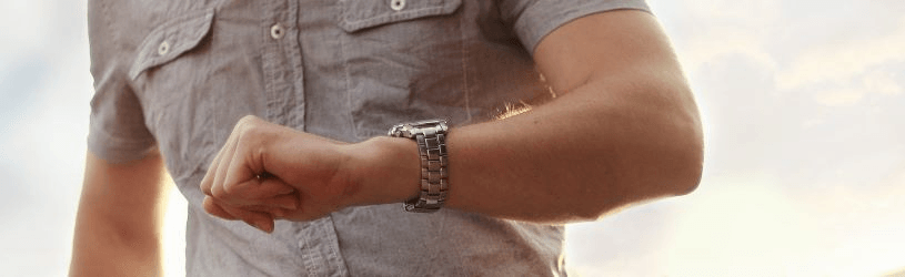 Anzeichen für fremdgehende Männer - häufige Termine und unerklärliche Auszeiten.