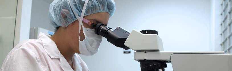 Spermaflecken erkennen durch die Prüfung der HE Färbung.