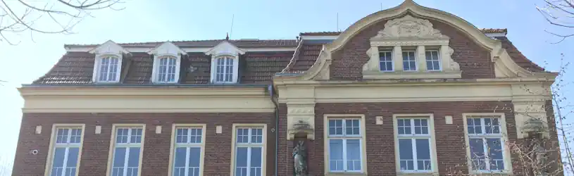 Gebäude in Gronau als Symbol dafür, dass ein Wirtschaftsdetektiv Gronau Firmen jeder Größenordnung unterstützt.